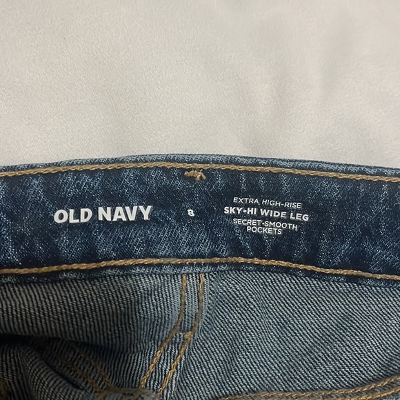 Old Navy Extra High-Waisted Sky-Hi Wide-Leg Jeans - Picture 5 of 7